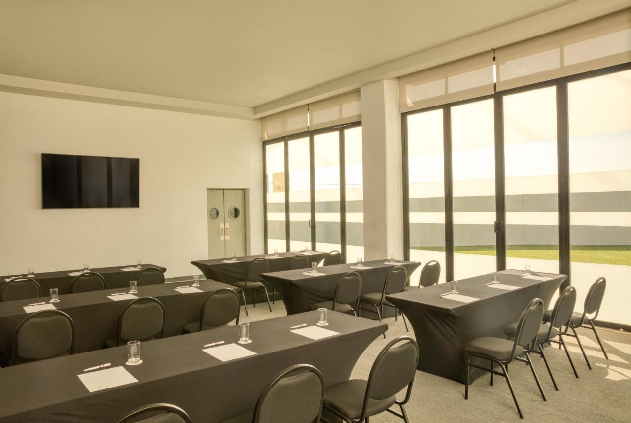 Fiesta Inn Guadalajara Aeropuerto Las Pintas 外观 照片